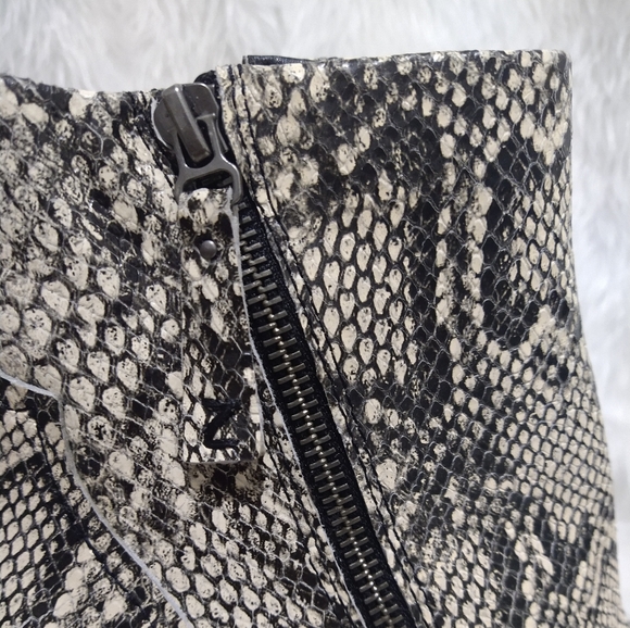 Zodiac Snake Print Booties Size 7½ - Picture 5 of 12